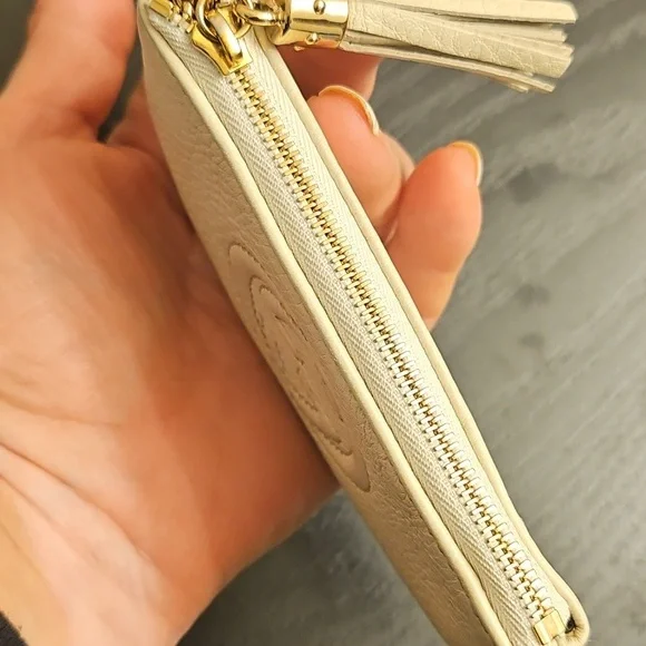 Gucci Soho Leather Tassel Key Pouch Cream GG Logo Authentic - Picture 10 of 11